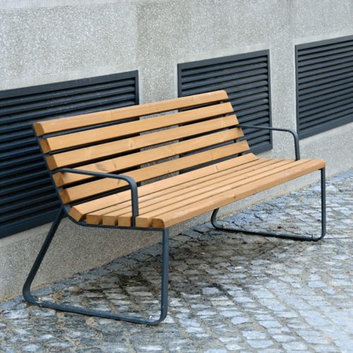 Banc public INOA en bois tropical, avec accoudoirs